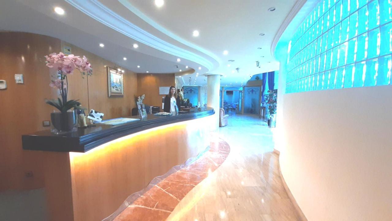 Hotel Nueva Plaza Maliaño Esterno foto