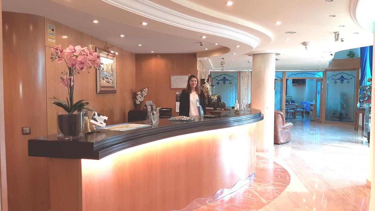 Hotel Nueva Plaza Maliaño Esterno foto