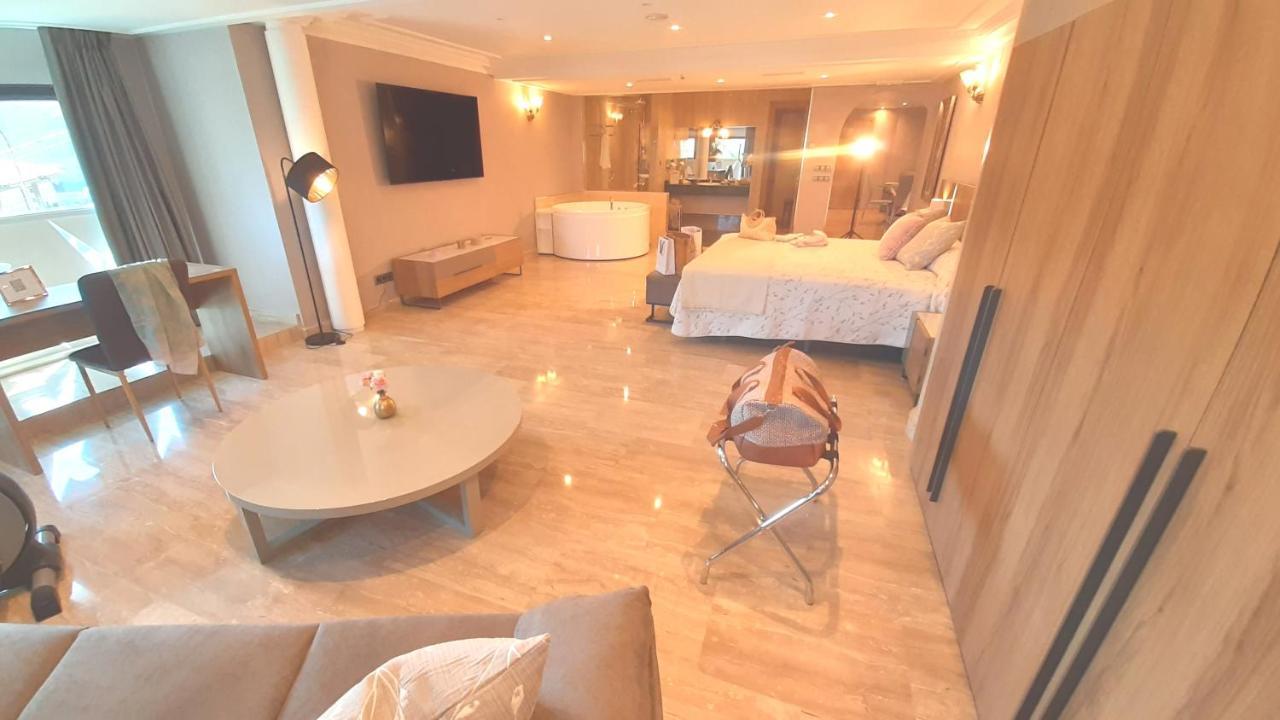 Hotel Nueva Plaza Maliaño Esterno foto